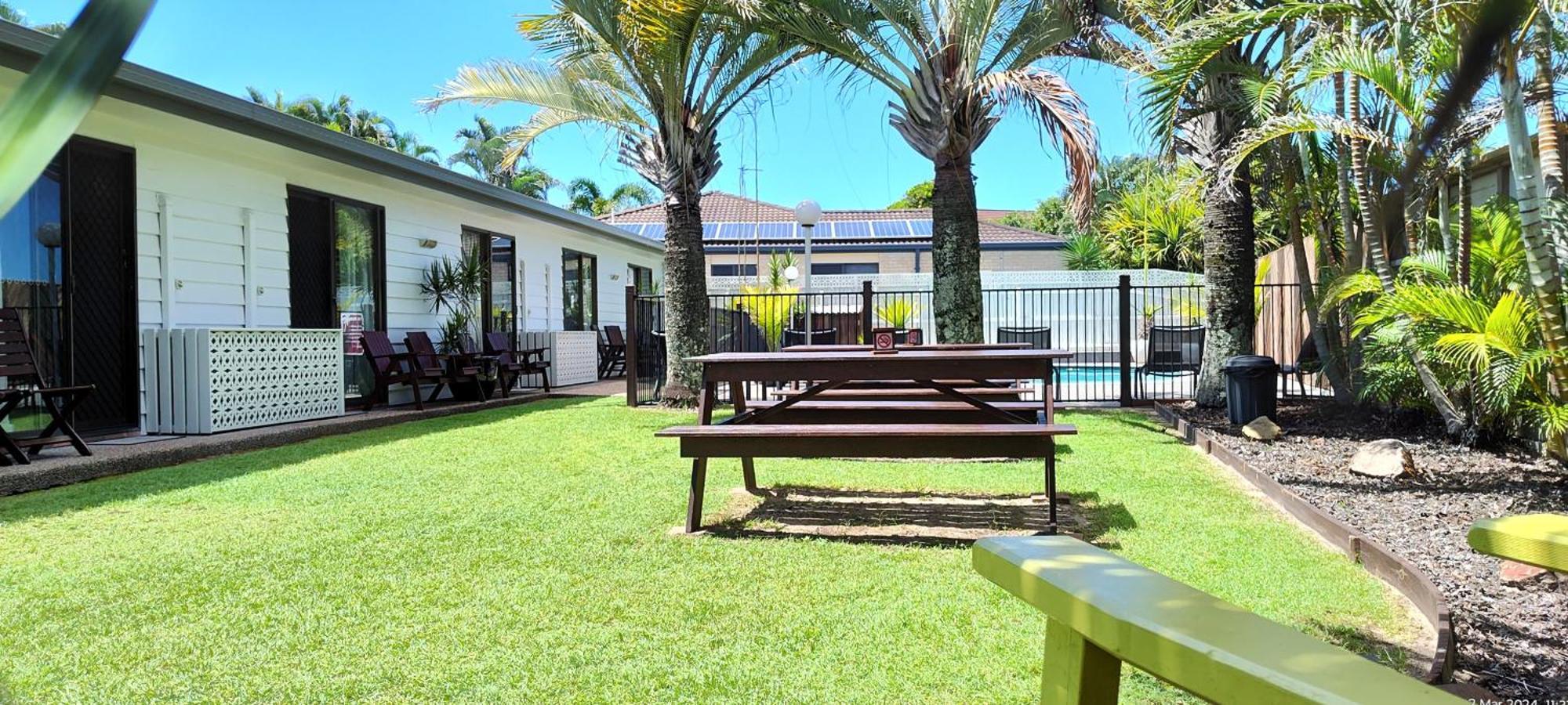 Pacific Palms Motor Inn Marcoola Kültér fotó